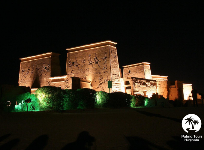 Spectacle son et lumière dans le temple de Philae au départ d’Assouan, Égypte | Principales attractions touristiques de la ville d’Assouan